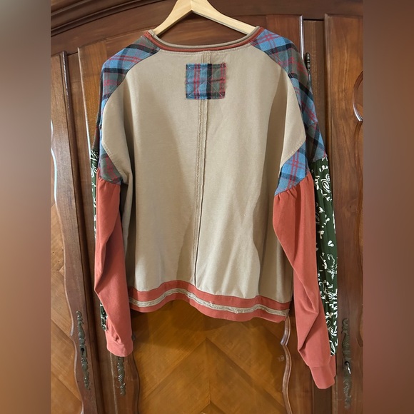 Easel Soft Flower Patchwork Knit Top in Mushroom Size Medium #986 - Picture 4 of 5